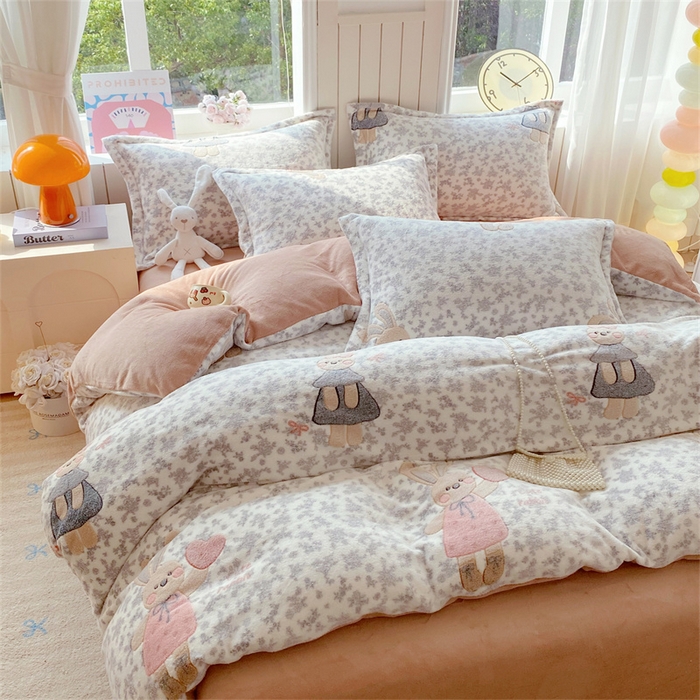 91家纺网 家纺一手货源 找家纺 佰亿莱 2025新款5D雕花雪花绒四件套碎花兔