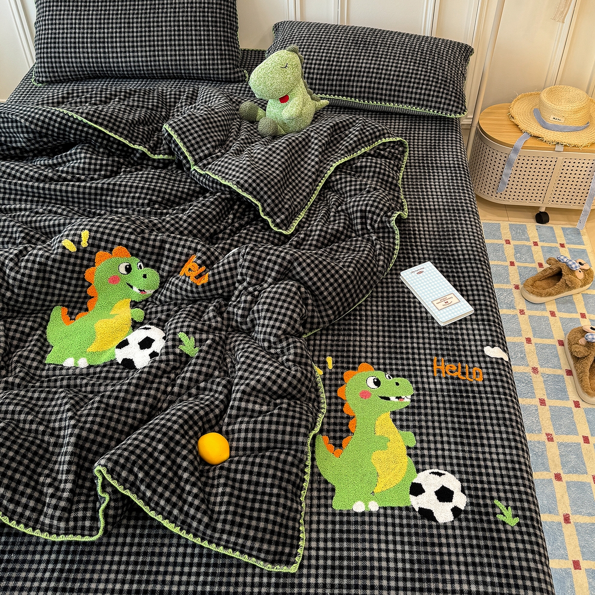 91家纺网 家纺一手货源 找家纺 （总）赫梵茜 2025新款赫梵茜毛巾绣贝壳绣工艺牛奶绒床盖四件套正反可用