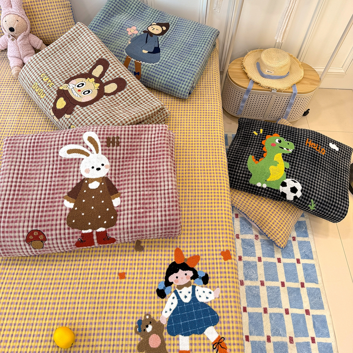 91家纺网 家纺一手货源 找家纺 赫梵茜 2025新款赫梵茜毛巾绣贝壳绣工艺牛奶绒床盖四件套正反可用 组合图仅供参考不可下单