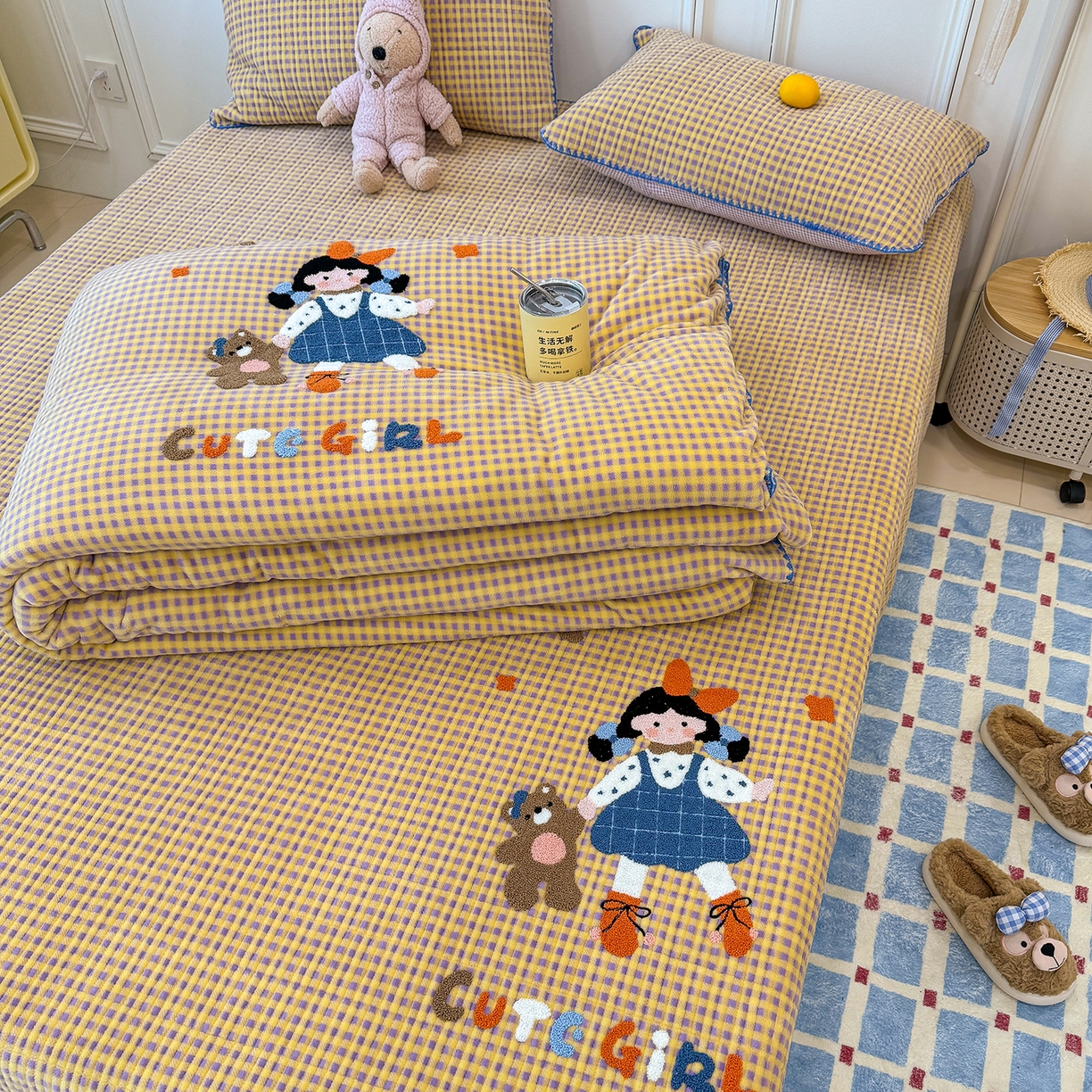 91家纺网 家纺一手货源 找家纺 赫梵茜 2025新款赫梵茜毛巾绣贝壳绣工艺牛奶绒床盖四件套正反可用 小女孩