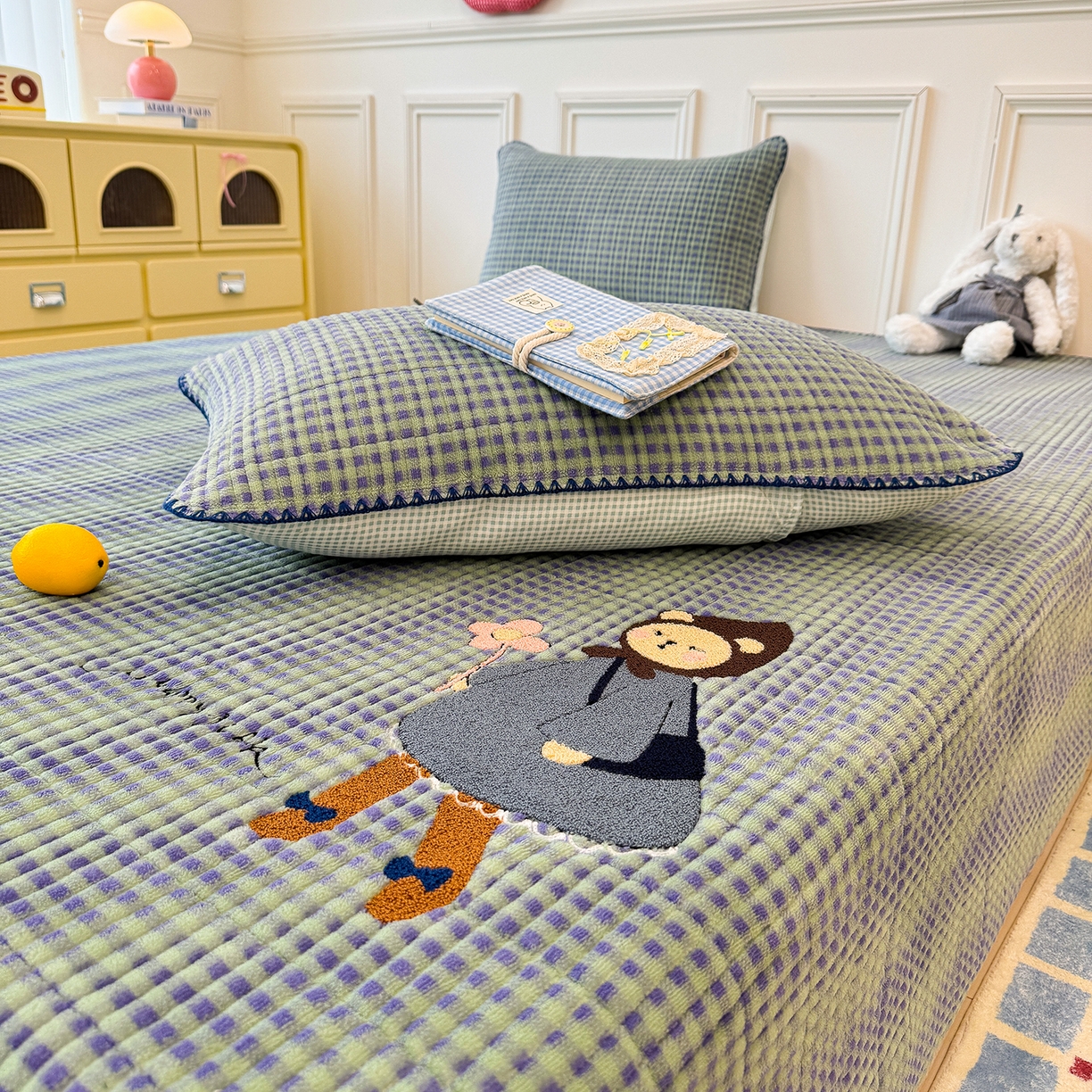 91家纺网 家纺一手货源 找家纺 赫梵茜 2025新款赫梵茜毛巾绣贝壳绣工艺牛奶绒床盖四件套正反可用 花朵宝贝