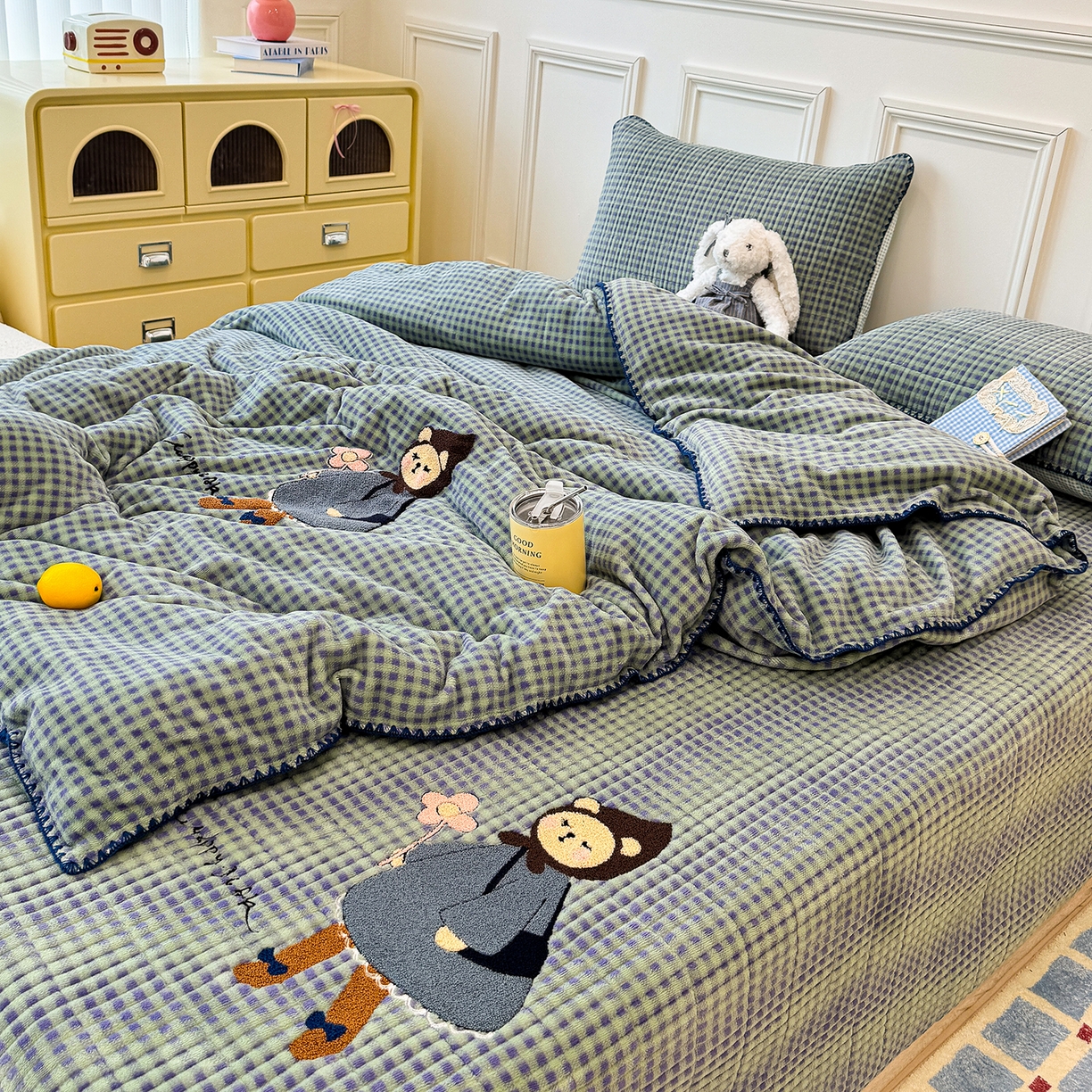 91家纺网 家纺一手货源 找家纺 赫梵茜 2025新款赫梵茜毛巾绣贝壳绣工艺牛奶绒床盖四件套正反可用 花朵宝贝