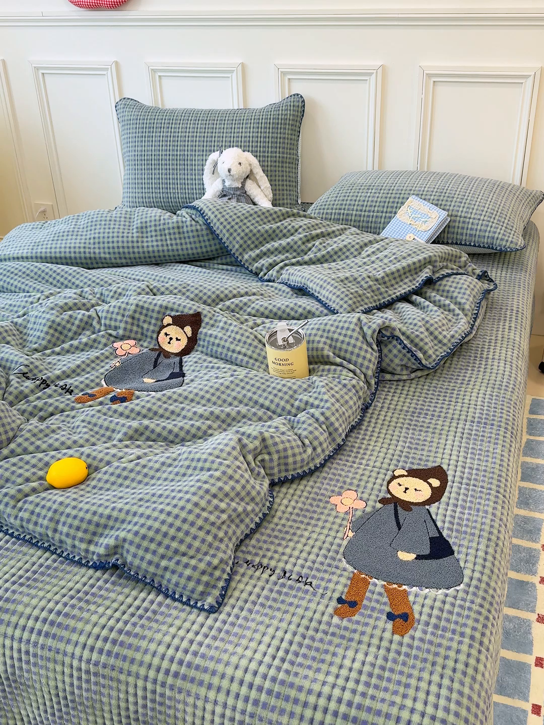 91家纺网 家纺一手货源 找家纺 赫梵茜 2025新款赫梵茜毛巾绣贝壳绣工艺牛奶绒床盖四件套正反可用 花朵宝贝