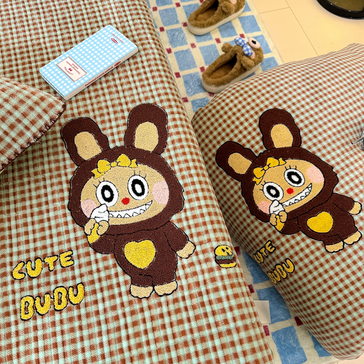 91家纺网 家纺一手货源 找家纺 赫梵茜 2025新款赫梵茜毛巾绣贝壳绣工艺牛奶绒床盖四件套正反可用 可爱布布