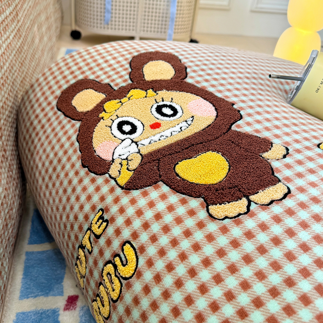 91家纺网 家纺一手货源 找家纺 赫梵茜 2025新款赫梵茜毛巾绣贝壳绣工艺牛奶绒床盖四件套正反可用 可爱布布