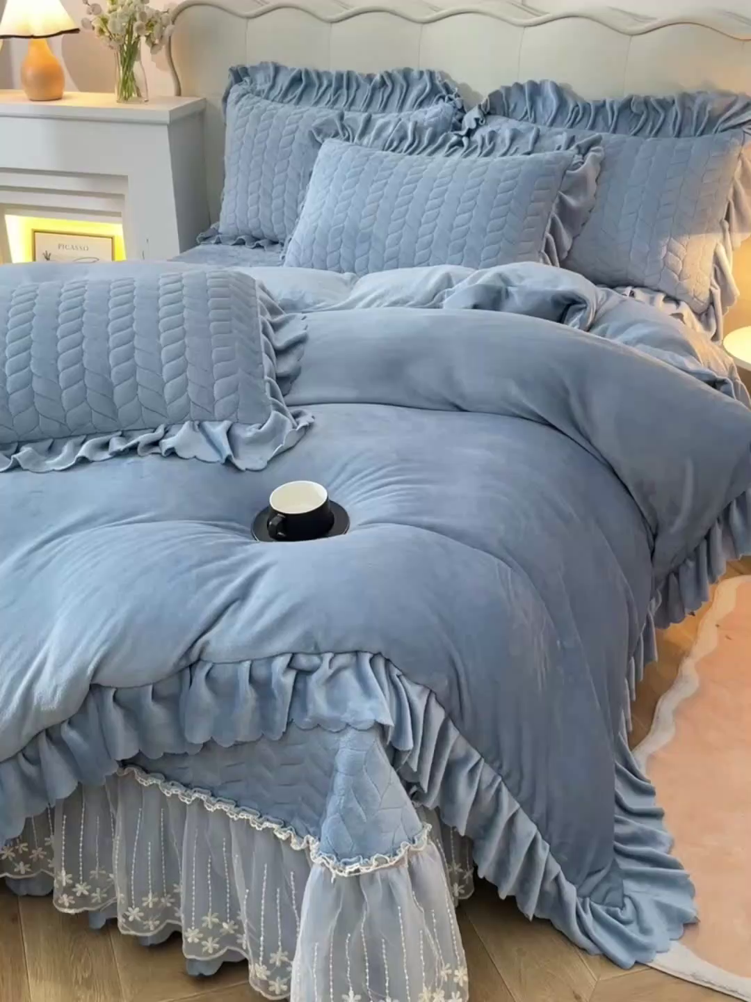 91家纺网 家纺一手货源 找家纺 铠畅家纺 2025新款丰眠系列牛奶绒床盖四件套 丰眠-雾蓝