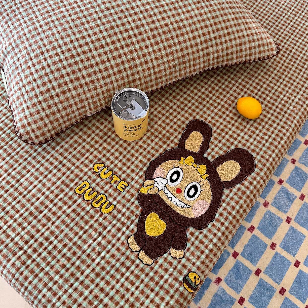 91家纺网 家纺一手货源 找家纺 赫梵茜 2025新款赫梵茜毛巾绣贝壳绣工艺牛奶绒床盖四件套正反可用 可爱布布