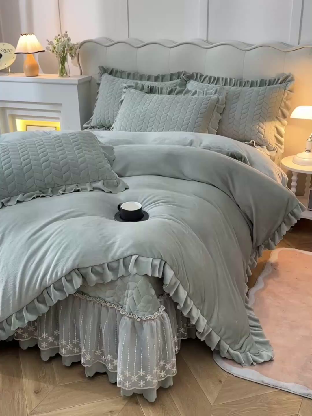 91家纺网 家纺一手货源 找家纺 铠畅家纺 2025新款丰眠系列牛奶绒床盖四件套 丰眠-海藻青