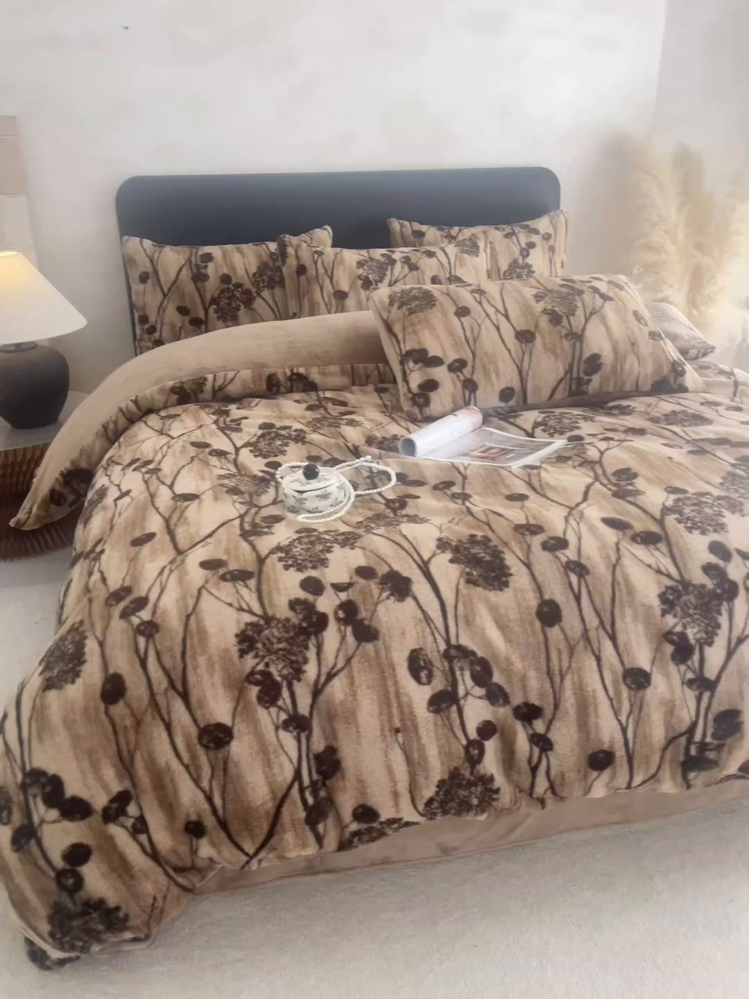 91家纺网 家纺一手货源 找家纺 铠畅家纺 2025新款美拉德风格兔毛绒床单四件套 美拉德-花影