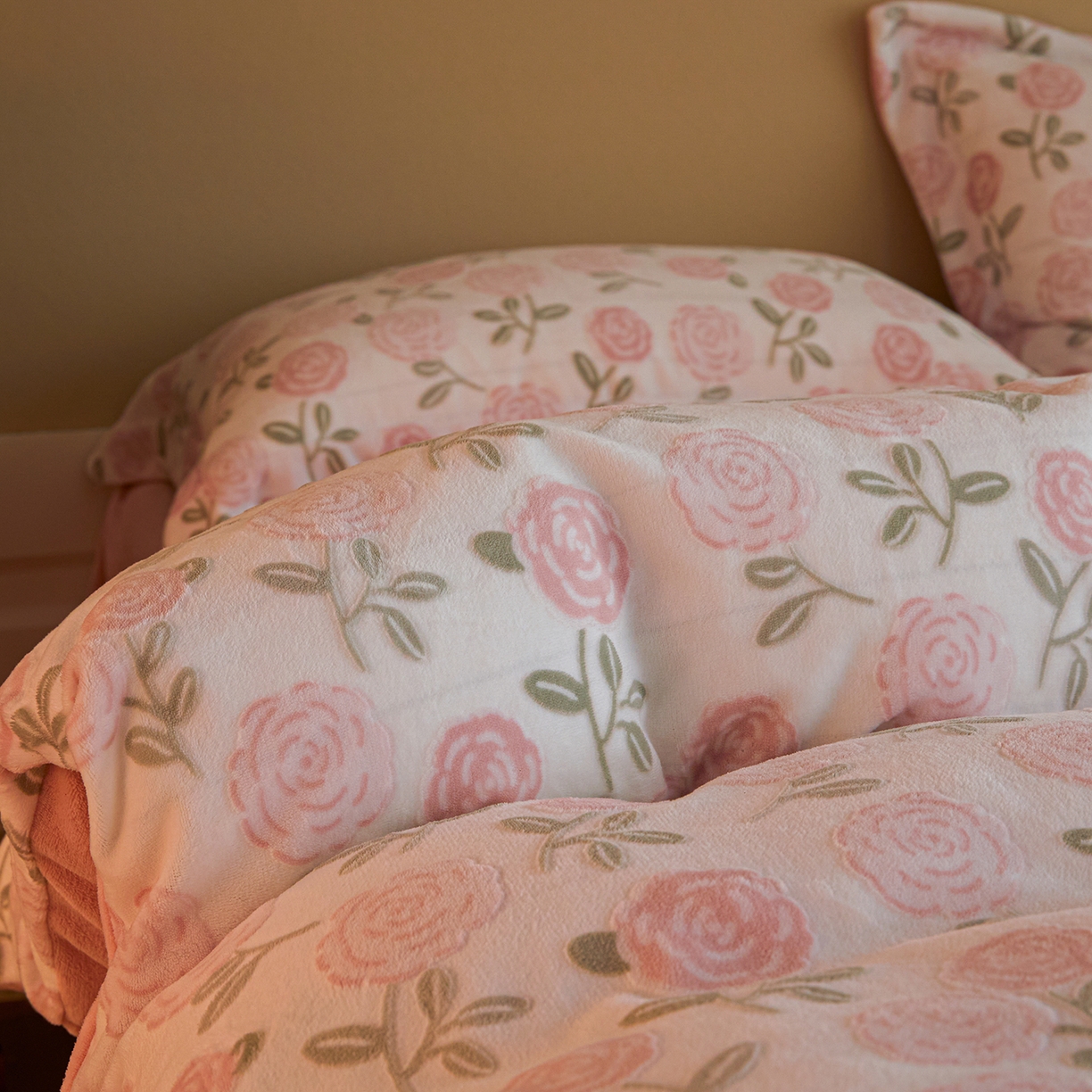 91家纺网 家纺一手货源 找家纺 菡宝 【主推第三批 带质检报告】A类全消光230g雕花绒牛奶绒四件套支持定制定做尺寸 艾莎