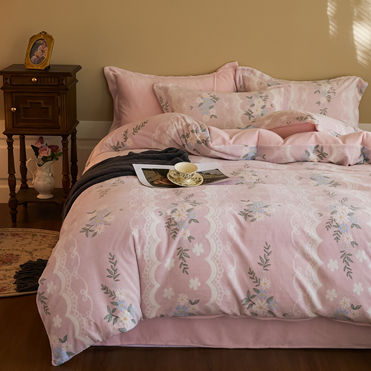 91家纺网 家纺一手货源 找家纺 菡宝 【主推第三批 带质检报告】A类全消光230g雕花绒牛奶绒四件套支持定制定做尺寸 安妮粉