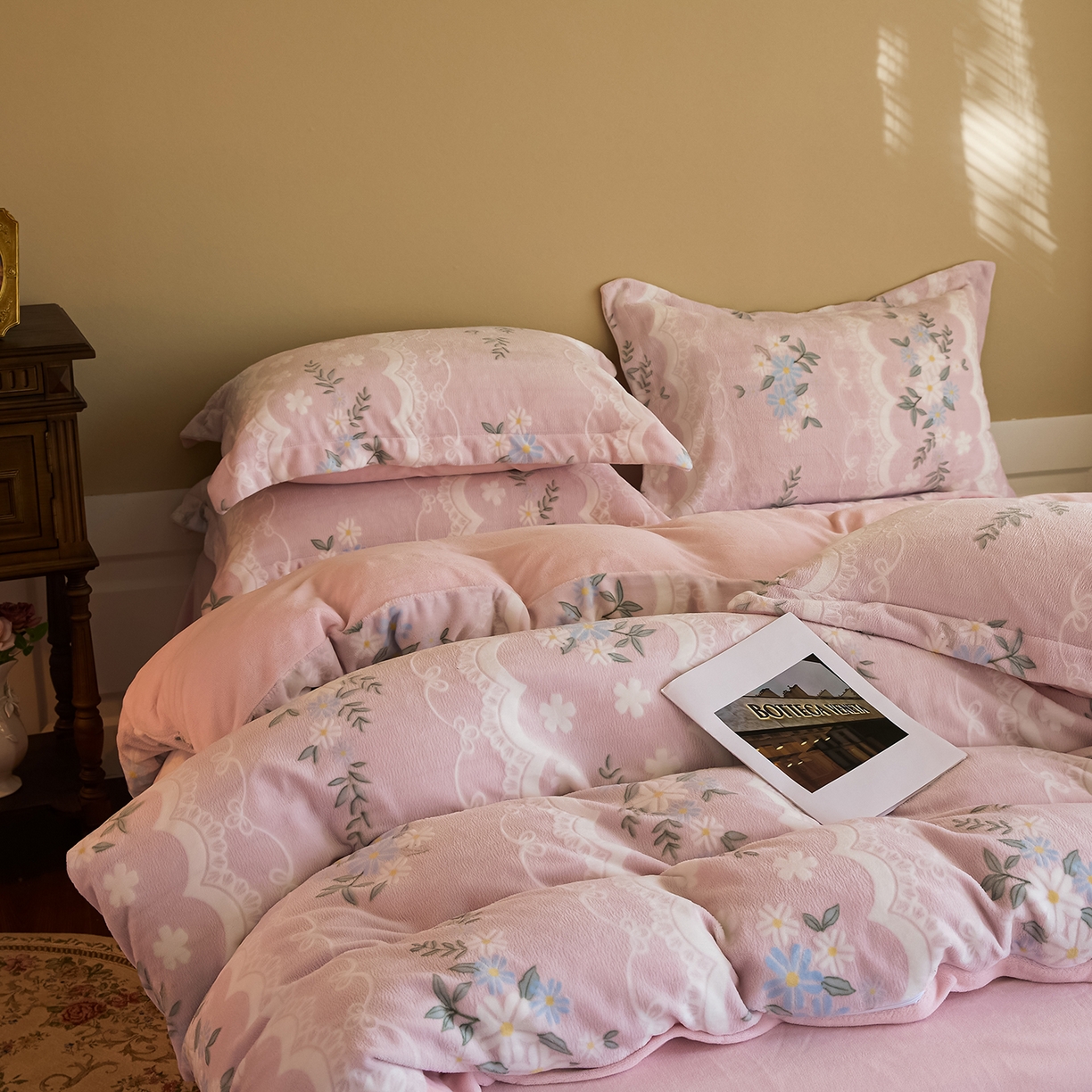 91家纺网 家纺一手货源 找家纺 菡宝 【主推第三批 带质检报告】A类全消光230g雕花绒牛奶绒四件套支持定制定做尺寸 安妮粉