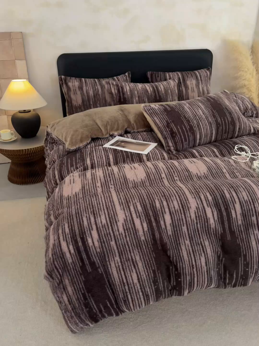 91家纺网 家纺一手货源 找家纺 铠畅家纺 2025新款美拉德风格兔毛绒床单四件套 美拉德-情缘咖