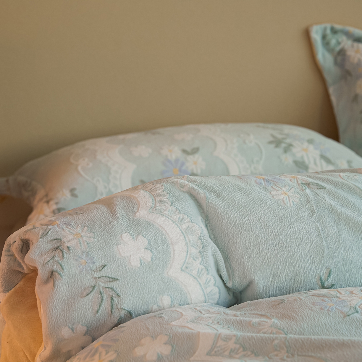 91家纺网 家纺一手货源 找家纺 菡宝 【主推第三批 带质检报告】A类全消光230g雕花绒牛奶绒四件套支持定制定做尺寸 安妮绿