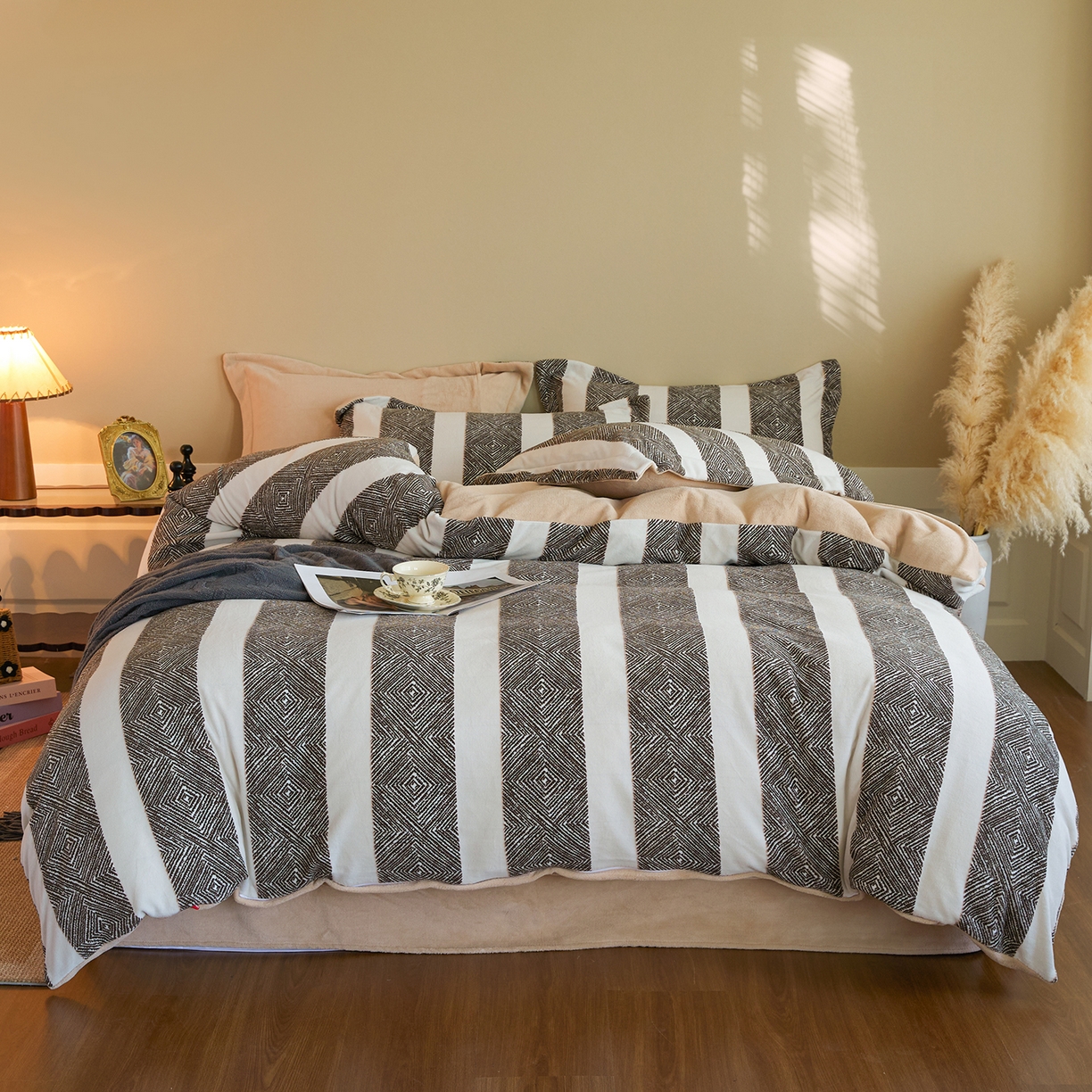 91家纺网 家纺一手货源 找家纺 菡宝 【主推第三批 带质检报告】A类全消光230g雕花绒牛奶绒四件套支持定制定做尺寸 畅想未来