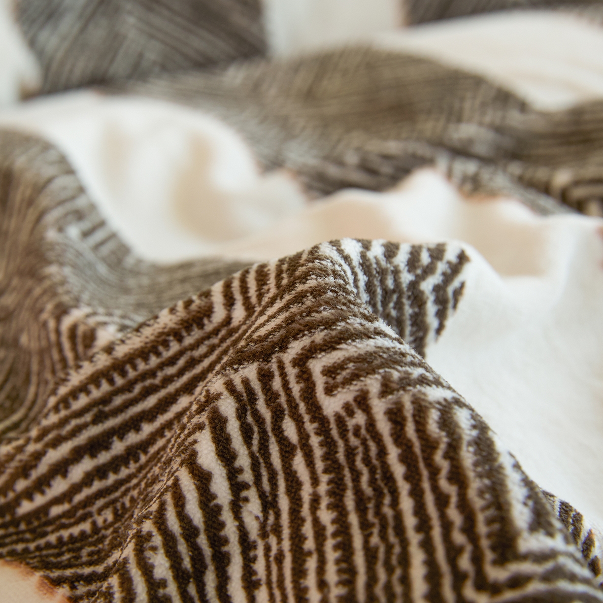 91家纺网 家纺一手货源 找家纺 菡宝 【主推第三批 带质检报告】A类全消光230g雕花绒牛奶绒四件套支持定制定做尺寸 畅想未来