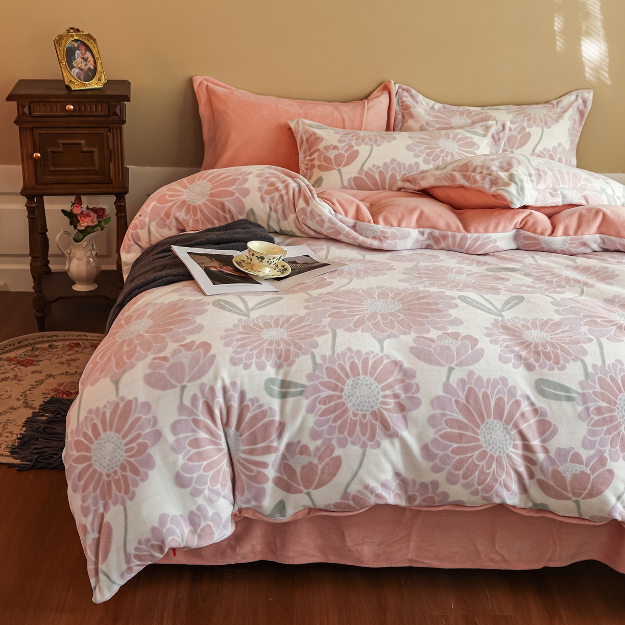 91家纺网 家纺一手货源 找家纺 菡宝 【主推第三批 带质检报告】A类全消光230g雕花绒牛奶绒四件套支持定制定做尺寸 雏菊呈露粉