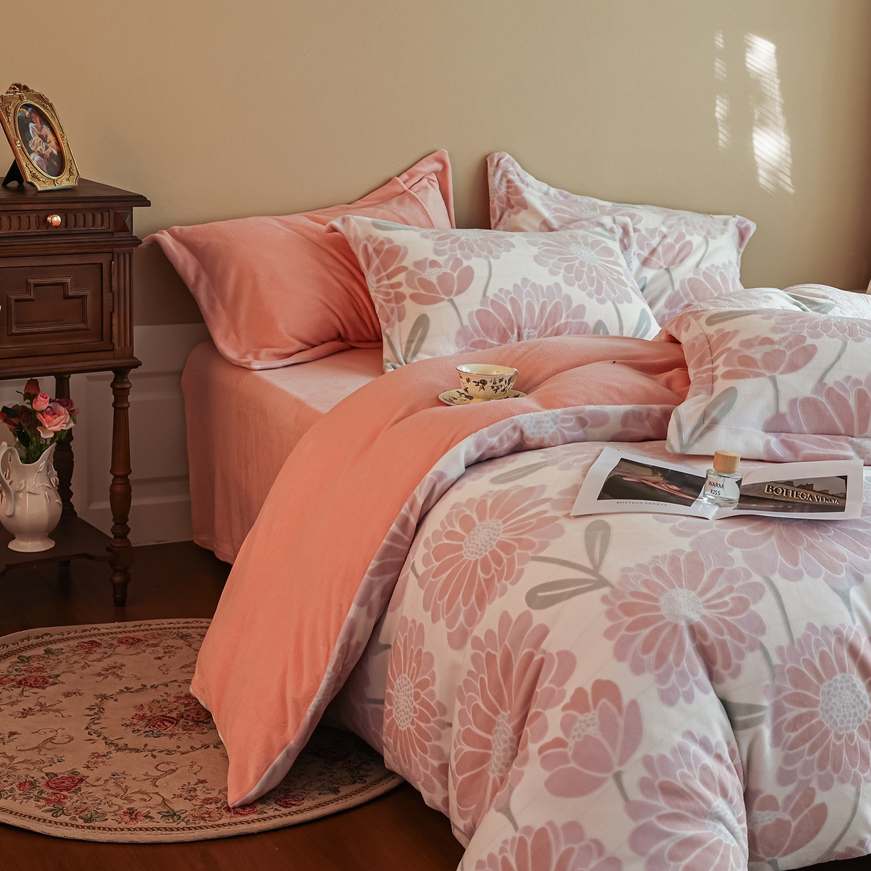 91家纺网 家纺一手货源 找家纺 菡宝 【主推第三批 带质检报告】A类全消光230g雕花绒牛奶绒四件套支持定制定做尺寸 雏菊呈露粉