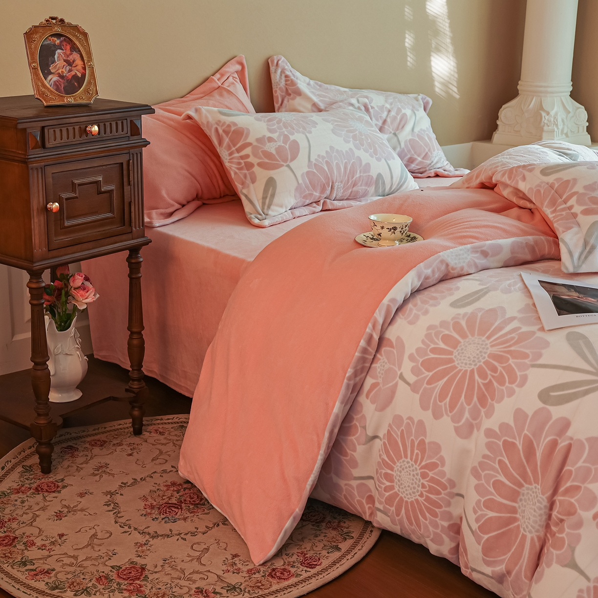 91家纺网 家纺一手货源 找家纺 菡宝 【主推第三批 带质检报告】A类全消光230g雕花绒牛奶绒四件套支持定制定做尺寸 雏菊呈露粉