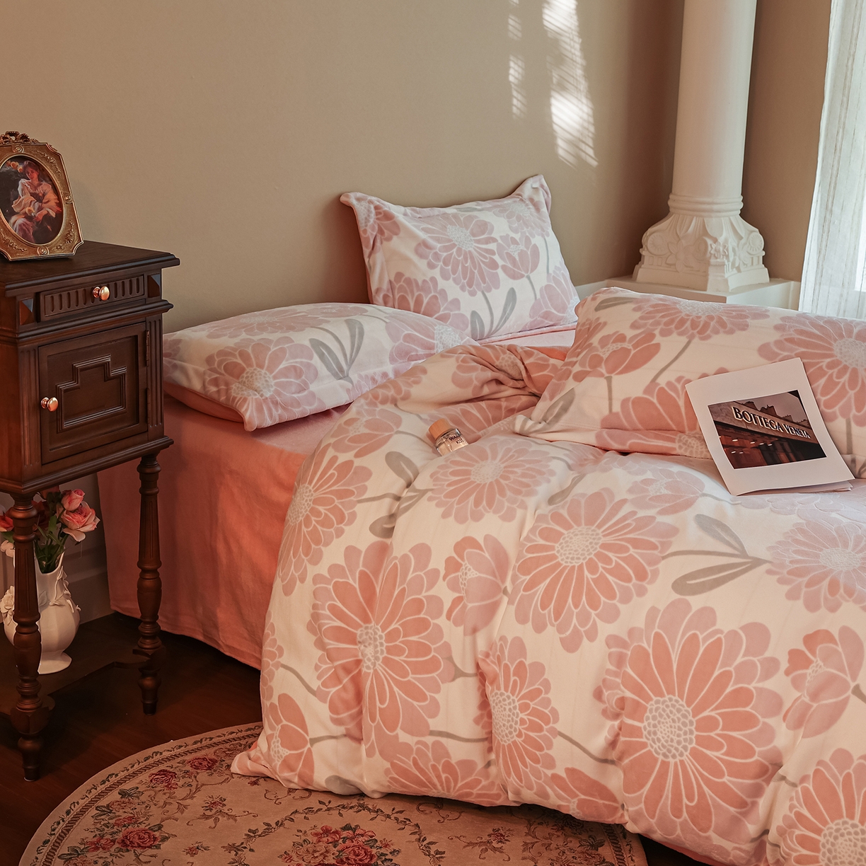 91家纺网 家纺一手货源 找家纺 菡宝 【主推第三批 带质检报告】A类全消光230g雕花绒牛奶绒四件套支持定制定做尺寸 雏菊呈露粉