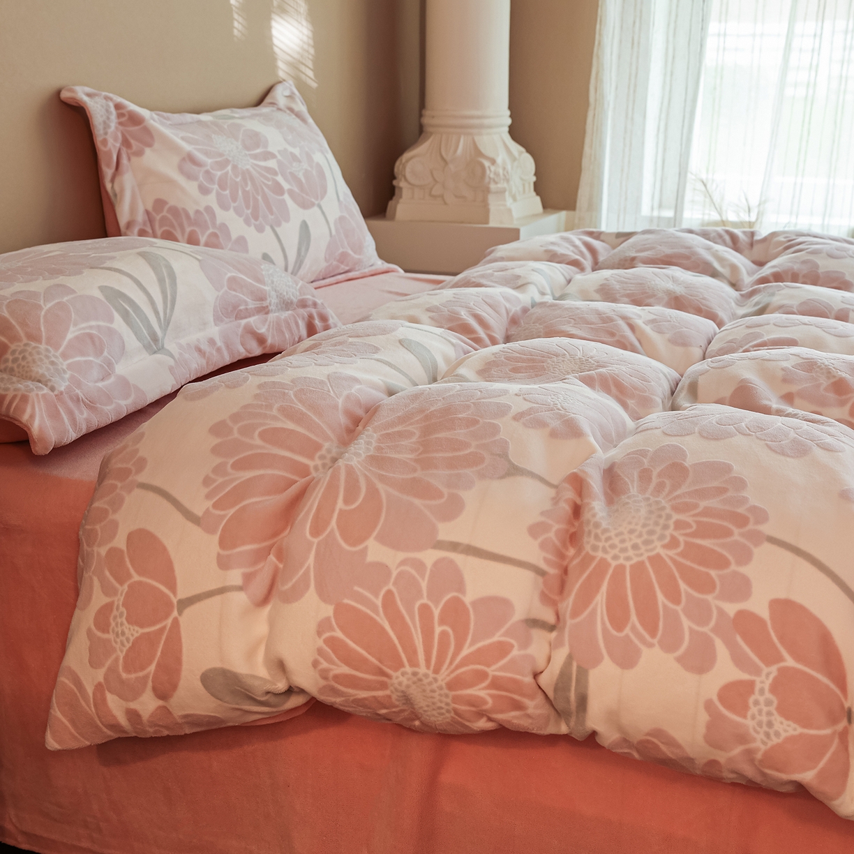 91家纺网 家纺一手货源 找家纺 菡宝 【主推第三批 带质检报告】A类全消光230g雕花绒牛奶绒四件套支持定制定做尺寸 雏菊呈露粉