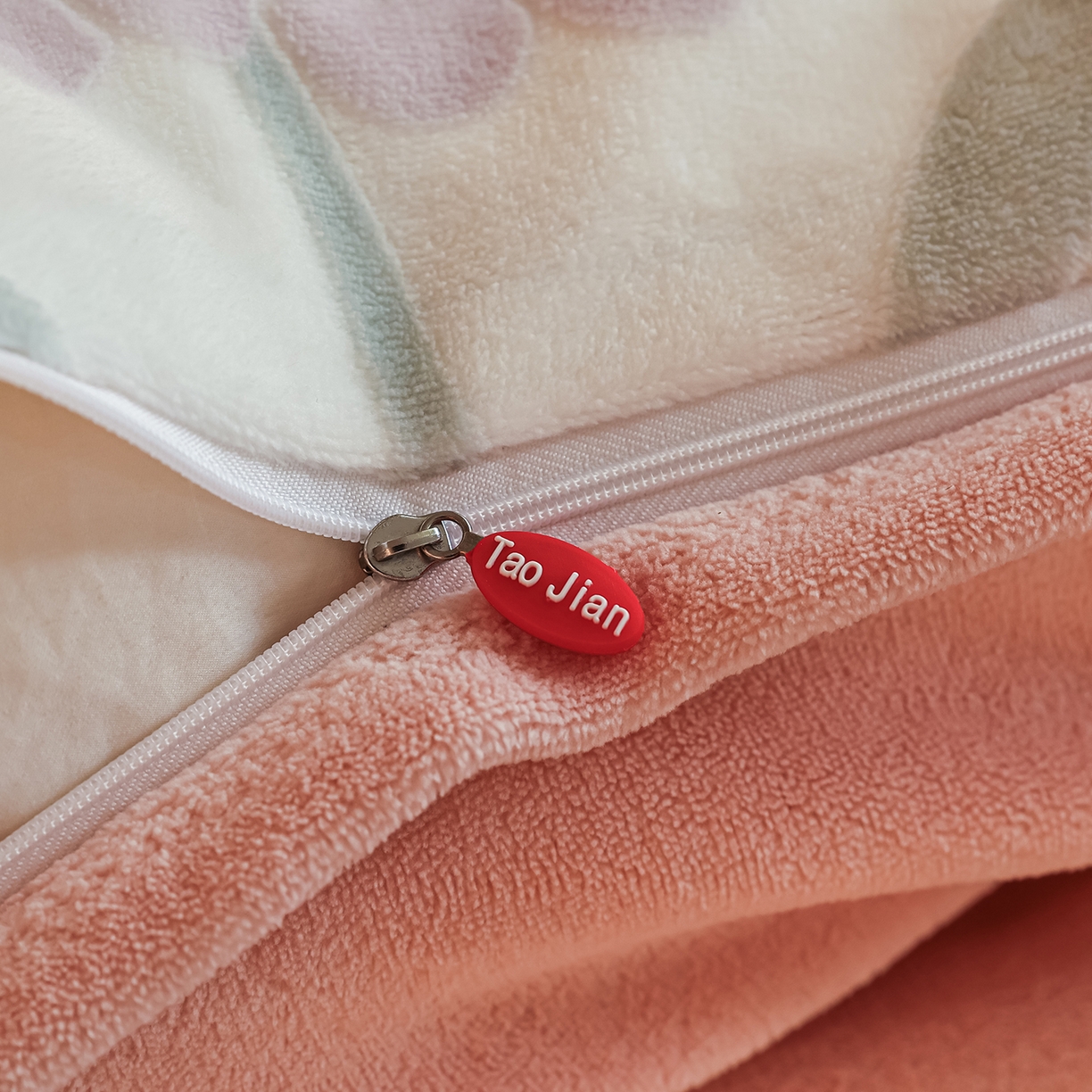 91家纺网 家纺一手货源 找家纺 菡宝 【主推第三批 带质检报告】A类全消光230g雕花绒牛奶绒四件套支持定制定做尺寸 雏菊呈露粉