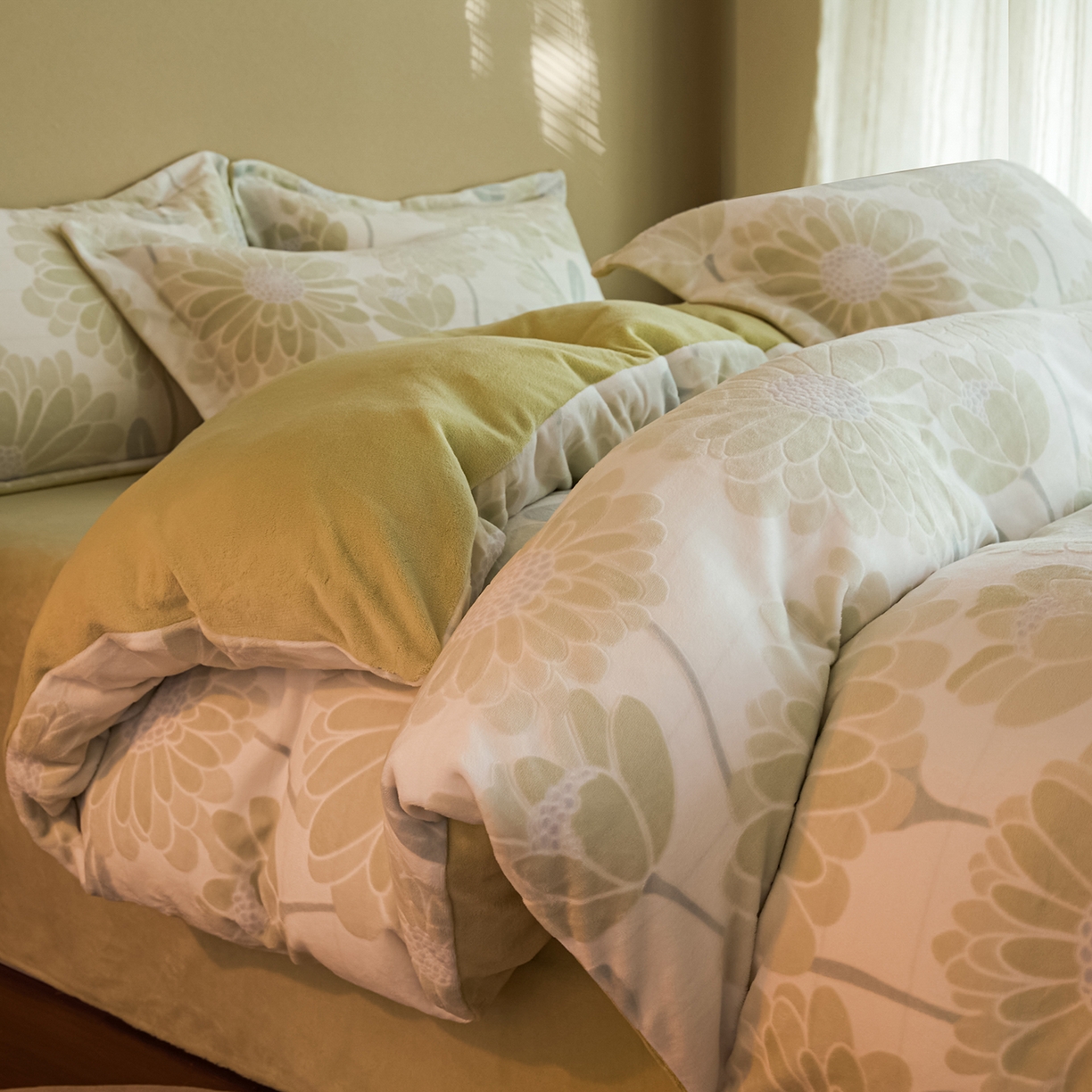 91家纺网 家纺一手货源 找家纺 菡宝 【主推第三批 带质检报告】A类全消光230g雕花绒牛奶绒四件套支持定制定做尺寸 雏菊呈露绿