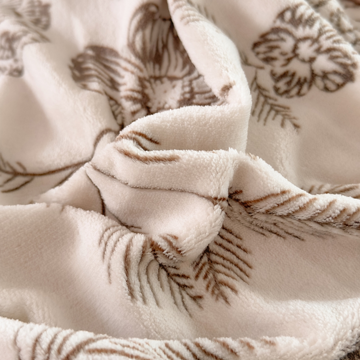 91家纺网 家纺一手货源 找家纺 菡宝 【主推第三批 带质检报告】A类全消光230g雕花绒牛奶绒四件套支持定制定做尺寸 春风微时