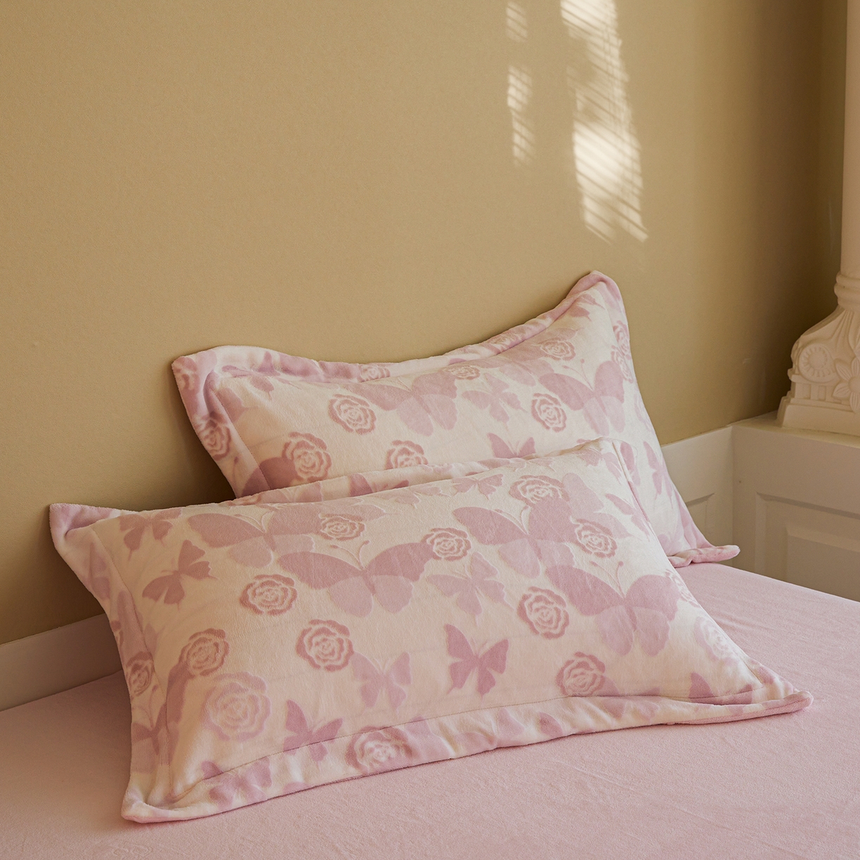 91家纺网 家纺一手货源 找家纺 菡宝 【主推第三批 带质检报告】A类全消光230g雕花绒牛奶绒四件套支持定制定做尺寸 蝶恋花