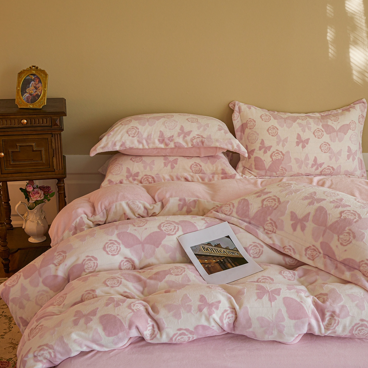 91家纺网 家纺一手货源 找家纺 菡宝 【主推第三批 带质检报告】A类全消光230g雕花绒牛奶绒四件套支持定制定做尺寸 蝶恋花