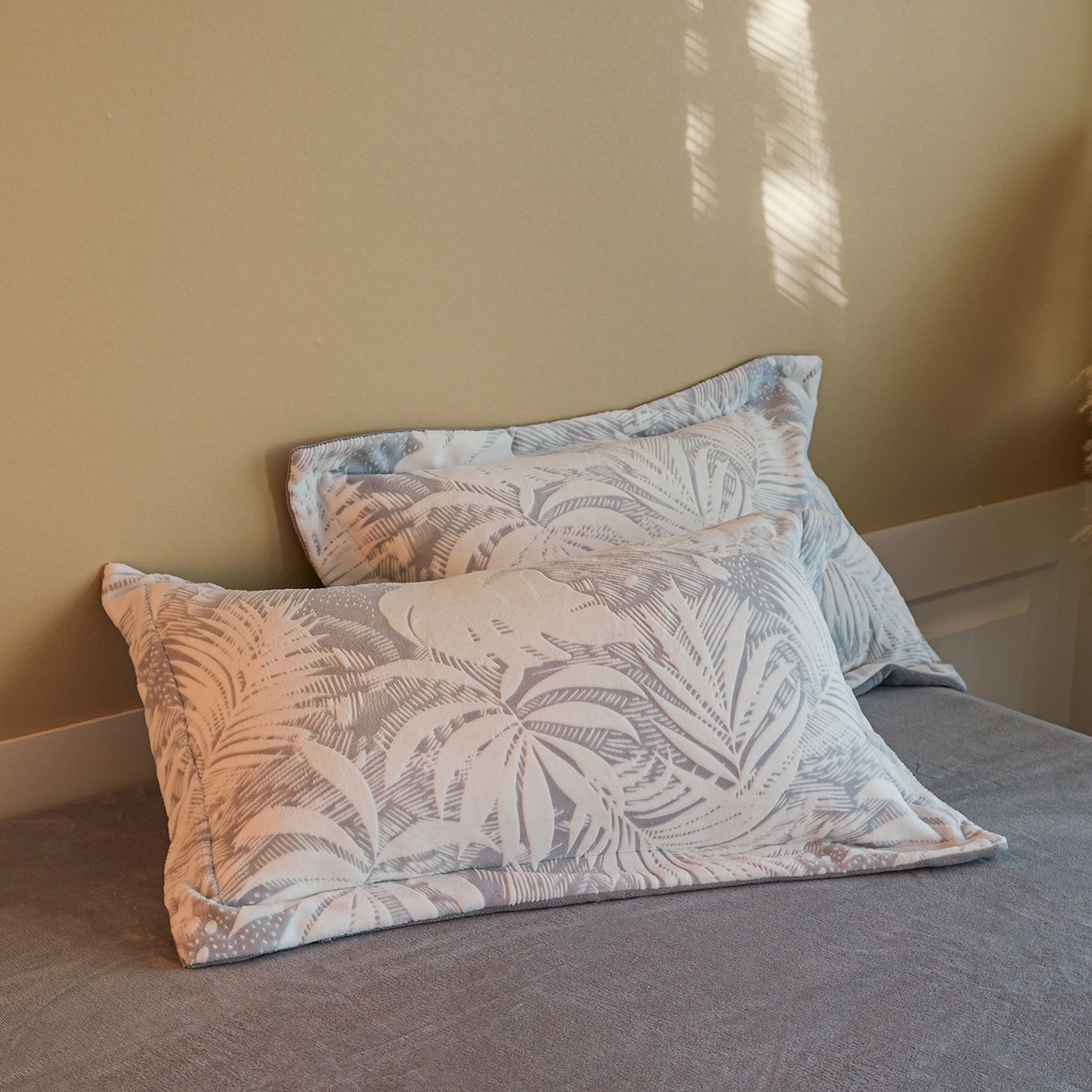 91家纺网 家纺一手货源 找家纺 菡宝 【主推第三批 带质检报告】A类全消光230g雕花绒牛奶绒四件套支持定制定做尺寸 冬之恋