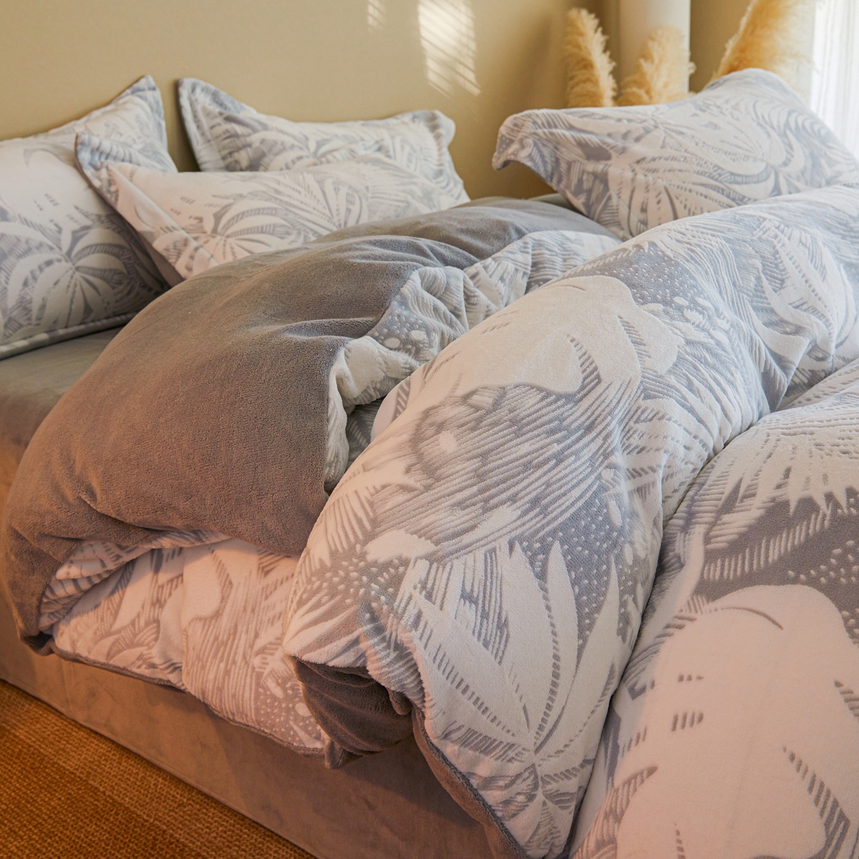 91家纺网 家纺一手货源 找家纺 菡宝 【主推第三批 带质检报告】A类全消光230g雕花绒牛奶绒四件套支持定制定做尺寸 冬之恋