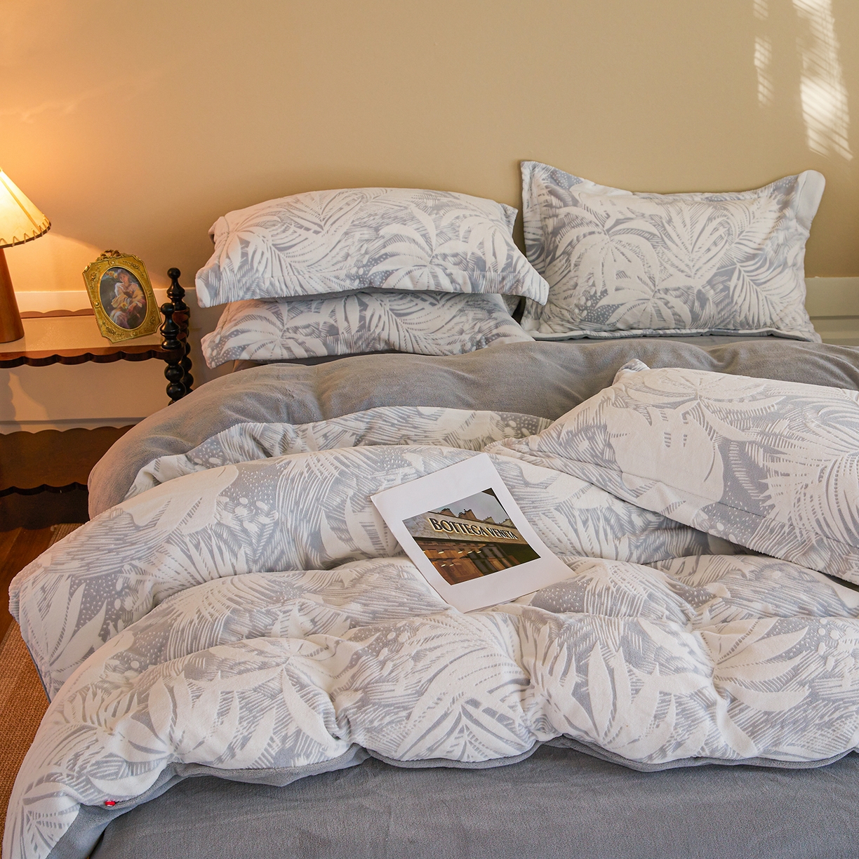 91家纺网 家纺一手货源 找家纺 菡宝 【主推第三批 带质检报告】A类全消光230g雕花绒牛奶绒四件套支持定制定做尺寸 冬之恋