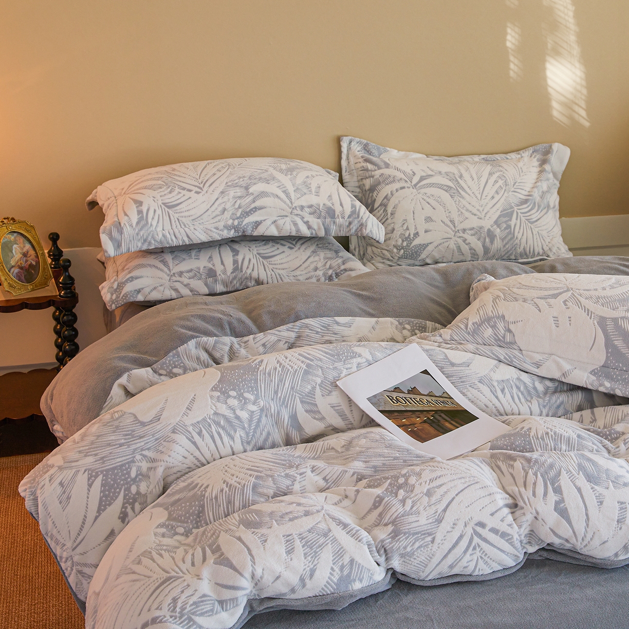 91家纺网 家纺一手货源 找家纺 菡宝 【主推第三批 带质检报告】A类全消光230g雕花绒牛奶绒四件套支持定制定做尺寸 冬之恋