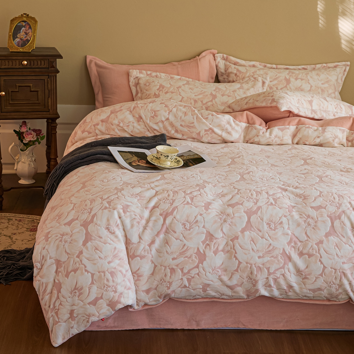 91家纺网 家纺一手货源 找家纺 菡宝 【主推第三批 带质检报告】A类全消光230g雕花绒牛奶绒四件套支持定制定做尺寸 繁花倾心