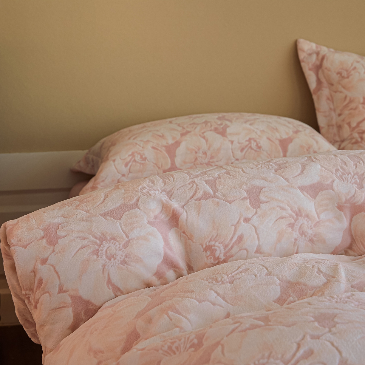 91家纺网 家纺一手货源 找家纺 菡宝 【主推第三批 带质检报告】A类全消光230g雕花绒牛奶绒四件套支持定制定做尺寸 繁花倾心