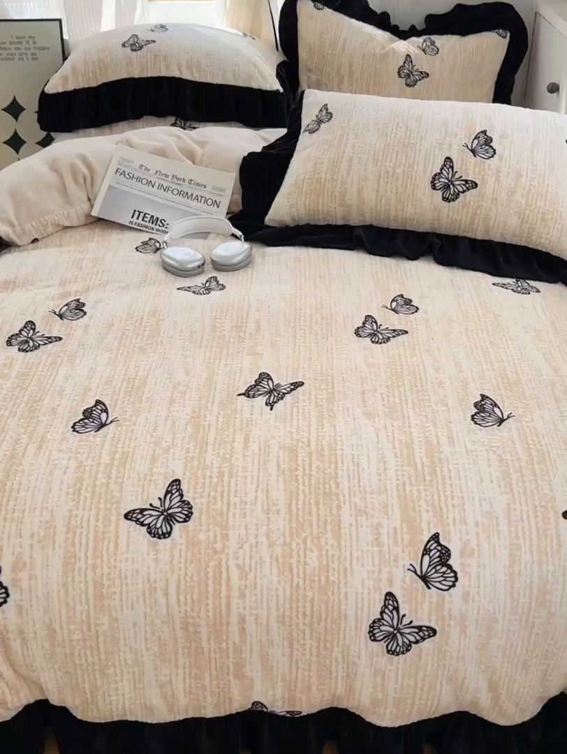 91家纺网 家纺一手货源 找家纺 （总）轻奢坊 2025新款琢色烂花牛奶绒花边套件四件套-赫本风