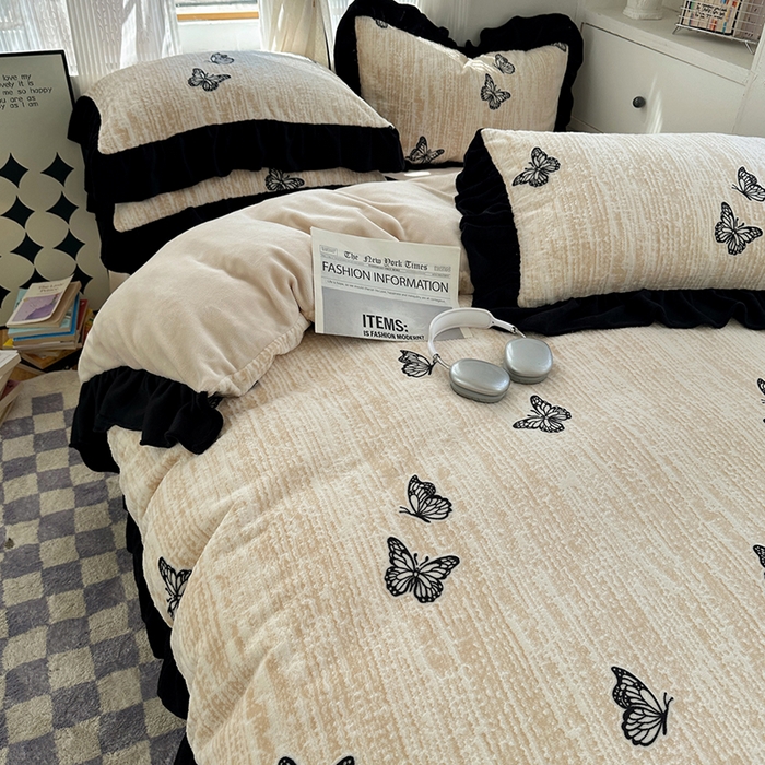 91家纺网 家纺一手货源 找家纺 （总）轻奢坊 2025新款琢色烂花牛奶绒花边套件四件套-赫本风