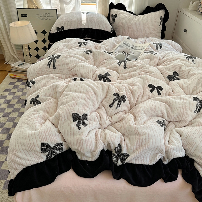 91家纺网 家纺一手货源 找家纺 轻奢坊 2025新款琢色烂花牛奶绒花边套件四件套-赫本风 赫本-蝴蝶结