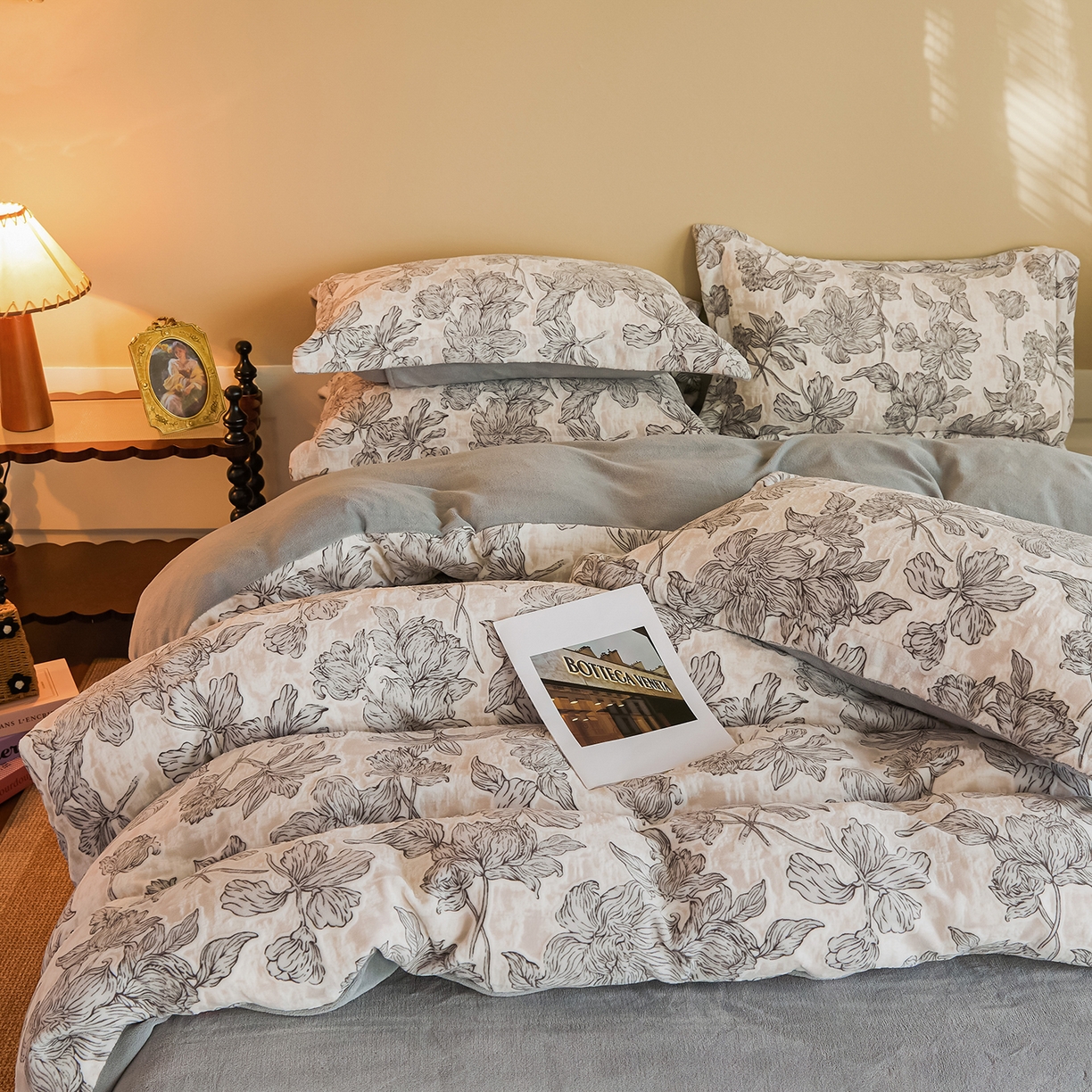 91家纺网 家纺一手货源 找家纺 菡宝 【主推第三批 带质检报告】A类全消光230g雕花绒牛奶绒四件套支持定制定做尺寸 繁花曦月