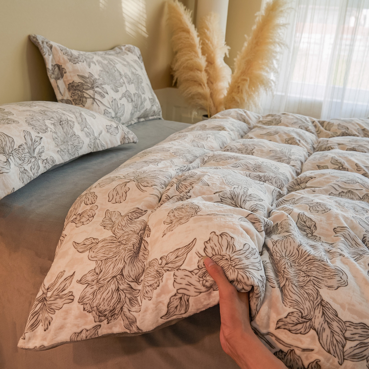 91家纺网 家纺一手货源 找家纺 菡宝 【主推第三批 带质检报告】A类全消光230g雕花绒牛奶绒四件套支持定制定做尺寸 繁花曦月