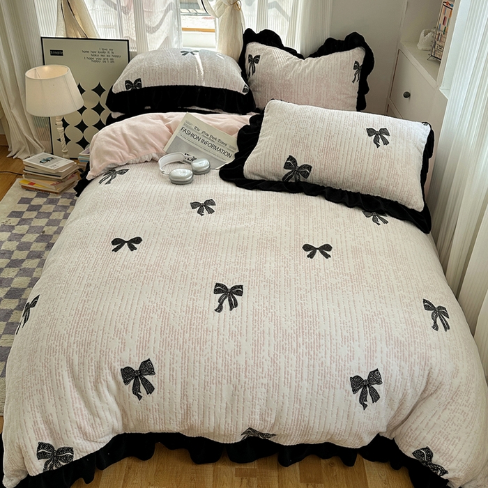 91家纺网 家纺一手货源 找家纺 轻奢坊 2025新款琢色烂花牛奶绒花边套件四件套-赫本风 赫本-蝴蝶结