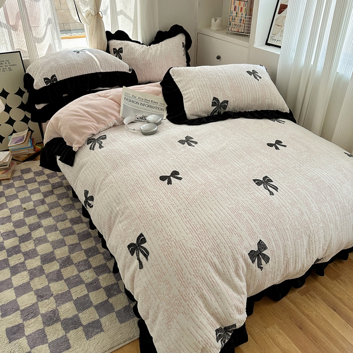 91家纺网 家纺一手货源 找家纺 轻奢坊 2025新款琢色烂花牛奶绒花边套件四件套-赫本风 赫本-蝴蝶结