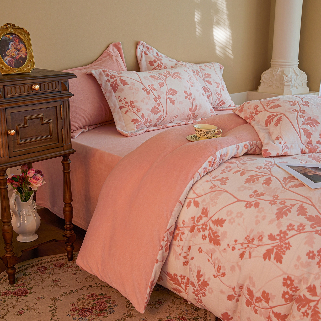 91家纺网 家纺一手货源 找家纺 菡宝 【主推第三批 带质检报告】A类全消光230g雕花绒牛奶绒四件套支持定制定做尺寸 好梦秋天粉