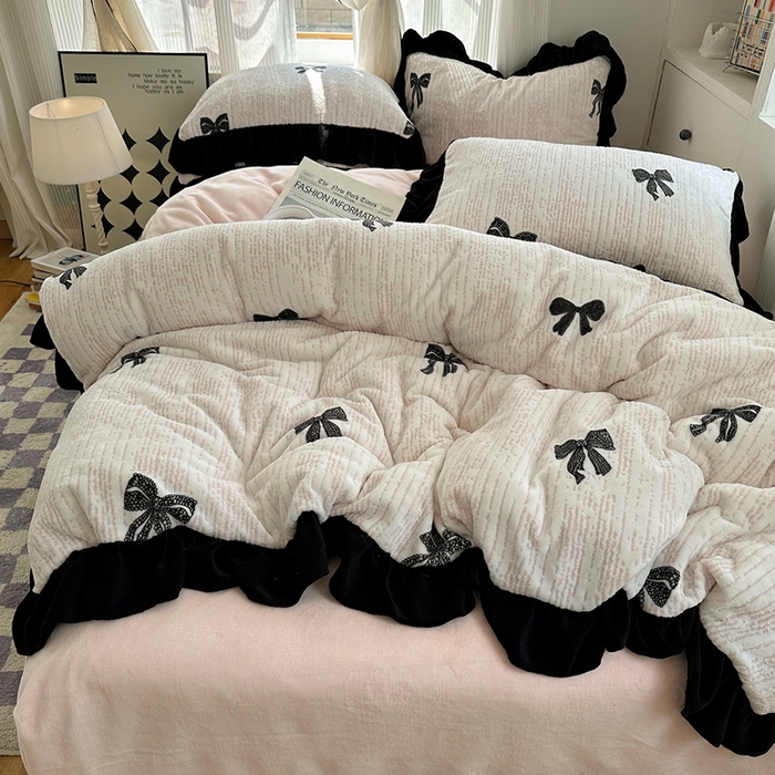 91家纺网 家纺一手货源 找家纺 轻奢坊 2025新款琢色烂花牛奶绒花边套件四件套-赫本风 赫本-蝴蝶结