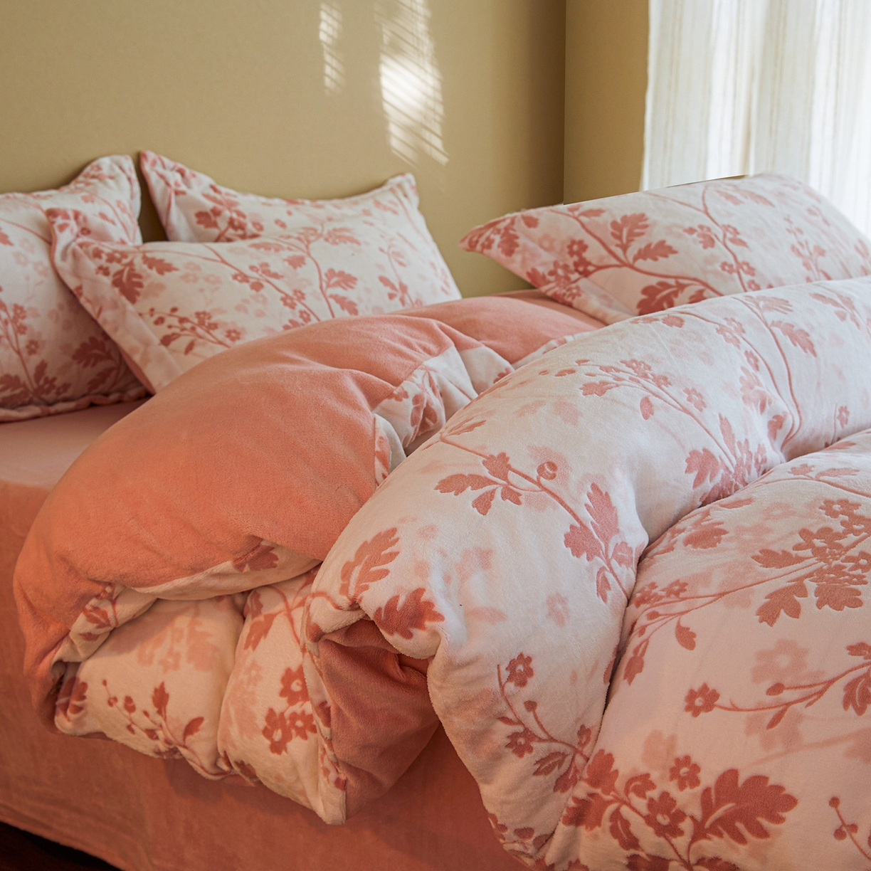 91家纺网 家纺一手货源 找家纺 菡宝 【主推第三批 带质检报告】A类全消光230g雕花绒牛奶绒四件套支持定制定做尺寸 好梦秋天粉