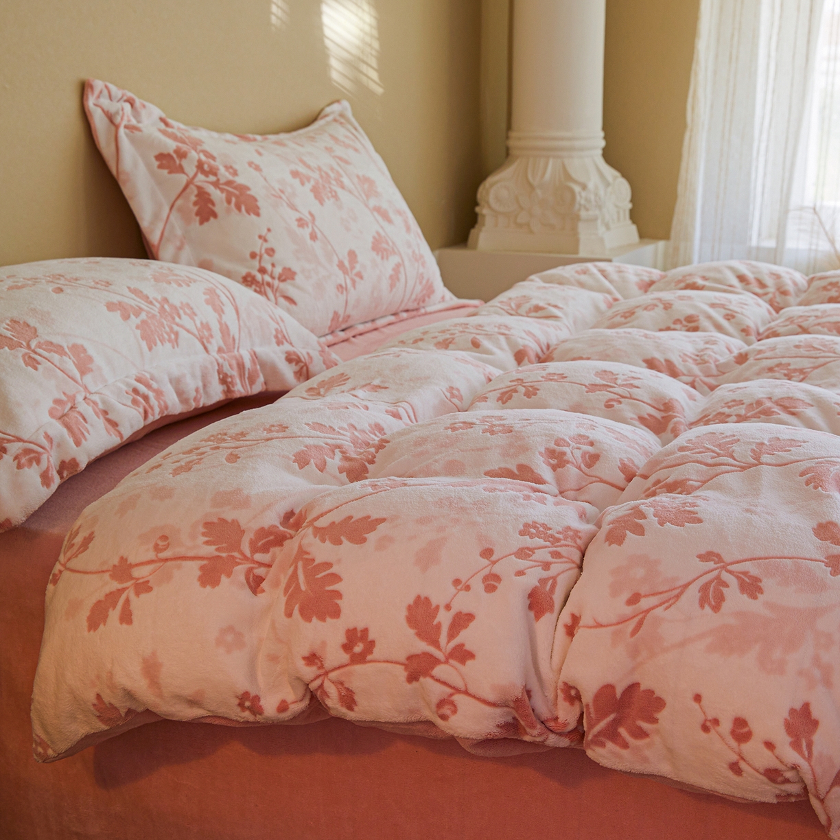 91家纺网 家纺一手货源 找家纺 菡宝 【主推第三批 带质检报告】A类全消光230g雕花绒牛奶绒四件套支持定制定做尺寸 好梦秋天粉