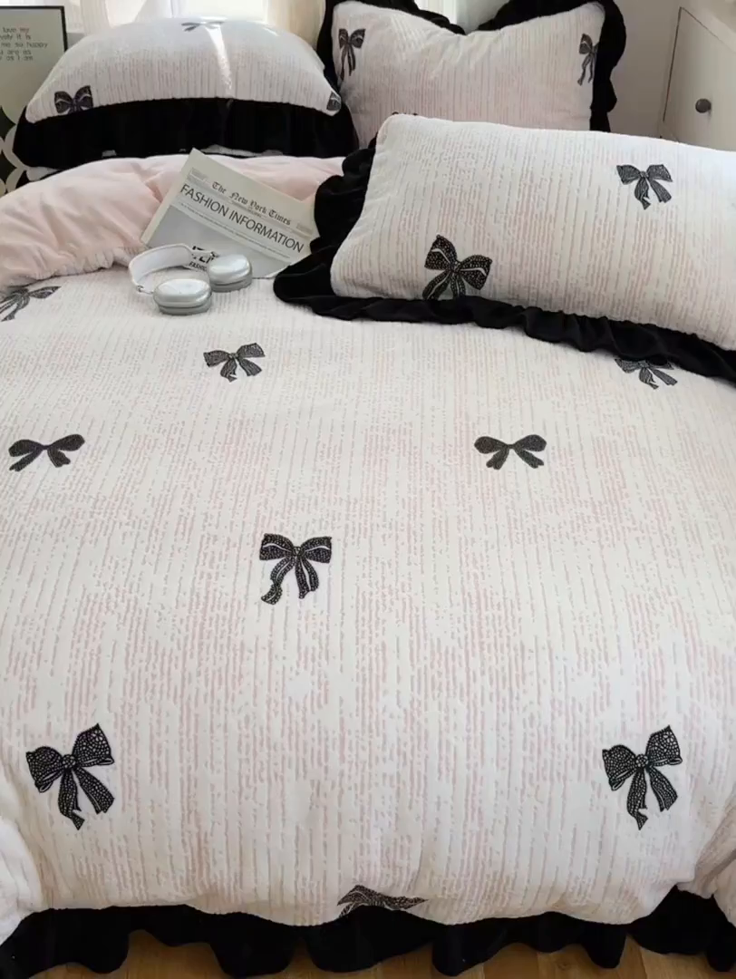 91家纺网 家纺一手货源 找家纺 轻奢坊 2025新款琢色烂花牛奶绒花边套件四件套-赫本风 赫本-蝴蝶结