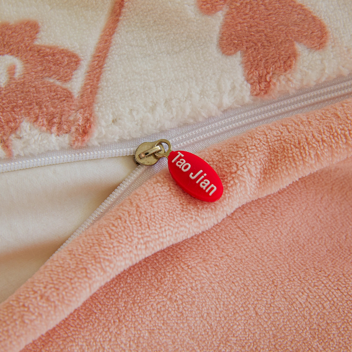 91家纺网 家纺一手货源 找家纺 菡宝 【主推第三批 带质检报告】A类全消光230g雕花绒牛奶绒四件套支持定制定做尺寸 好梦秋天粉