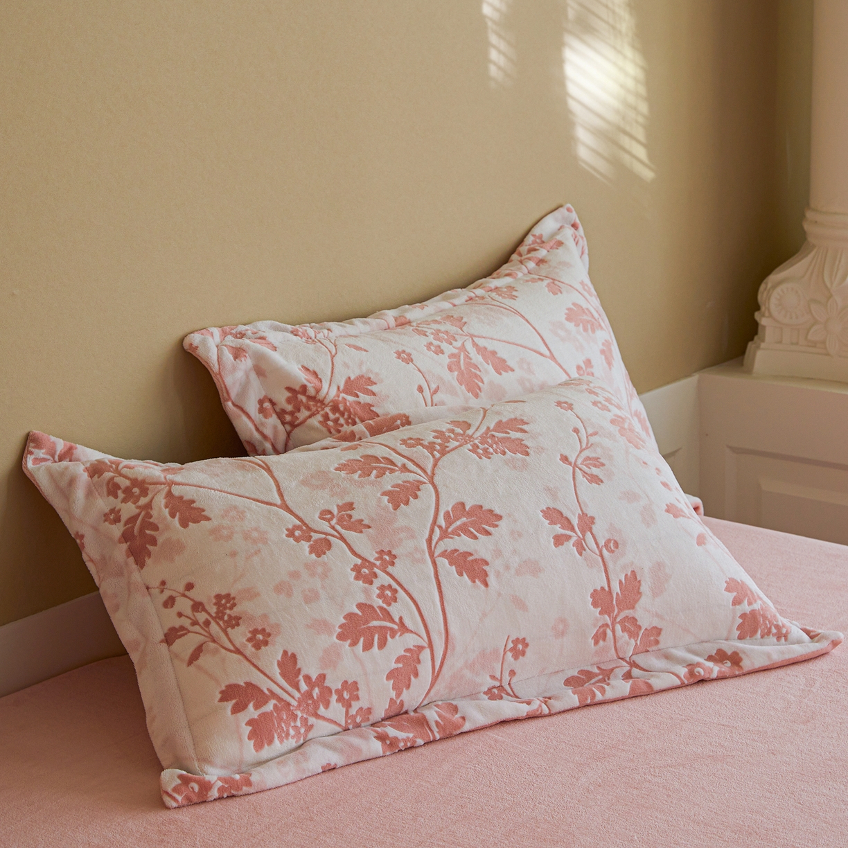 91家纺网 家纺一手货源 找家纺 菡宝 【主推第三批 带质检报告】A类全消光230g雕花绒牛奶绒四件套支持定制定做尺寸 好梦秋天粉